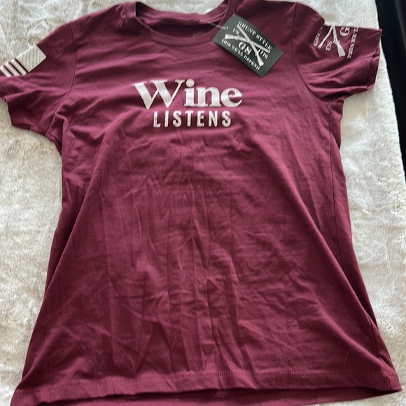 Support those who serve. Women’s NWT Grunt Style Wine listens tshirt. - Picture 5 of 5